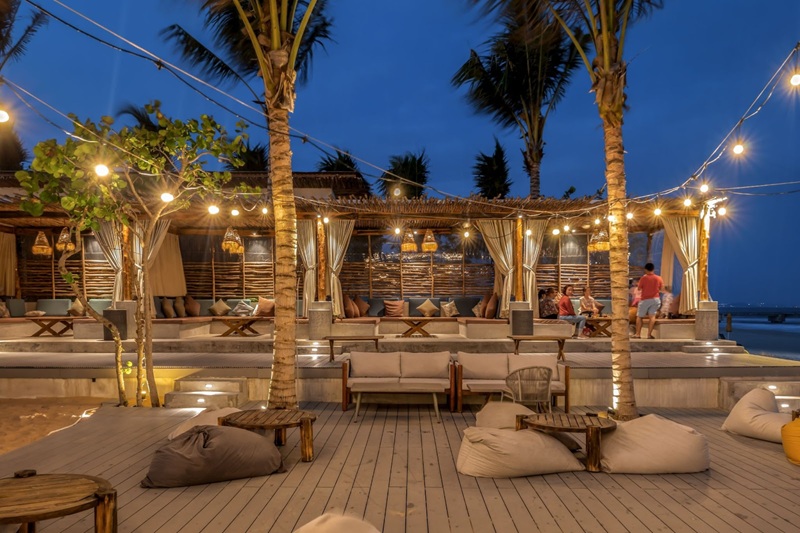 Beach club phong cách nước ngoài